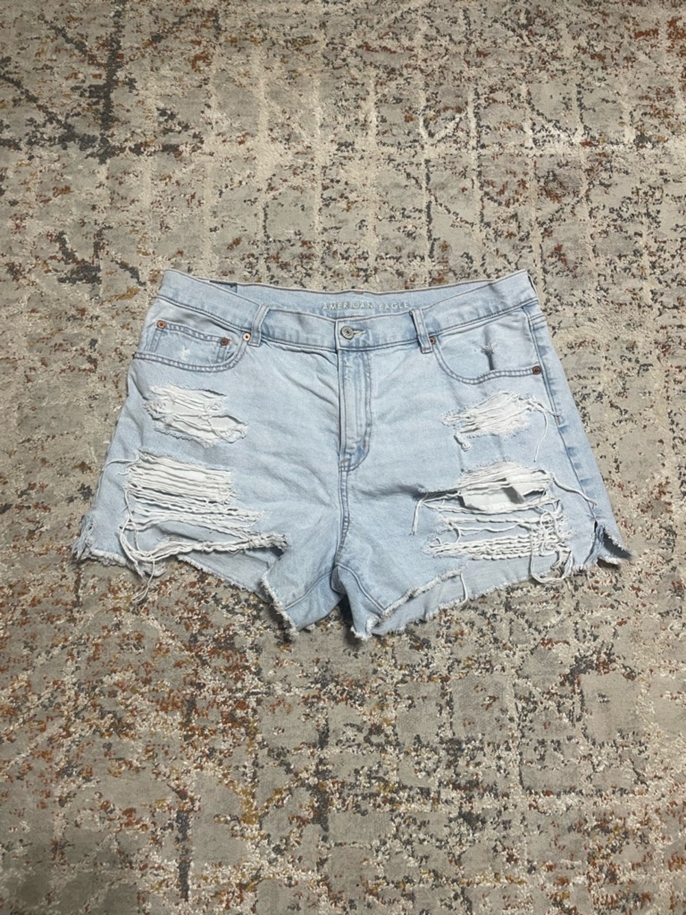 American Eagle distressed 90s boyfriend shorts size 16
